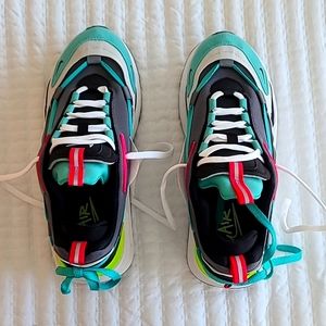 Brand new NIKE W AIR MAX FURYOSA